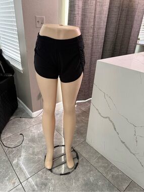 lululemon  short Women's Black Elastic Waist Athletic Shorts